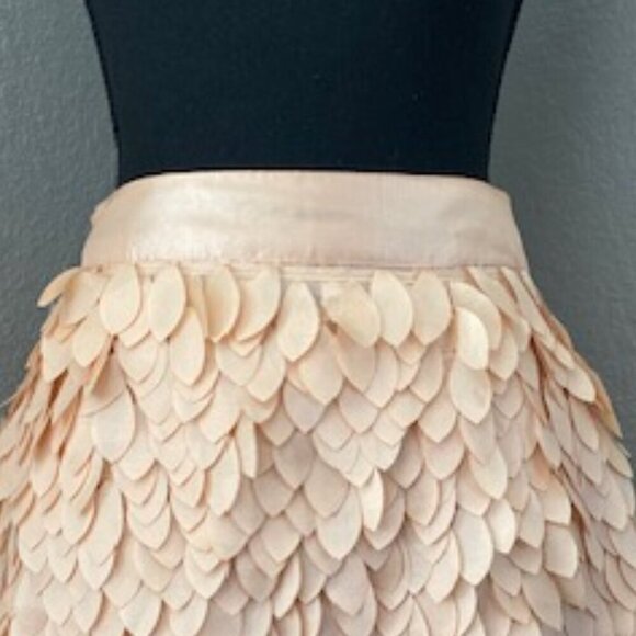 KARDASHIAN Peach Shimmer Petal Fringe Mini Skirt XS - Picture 8 of 12
